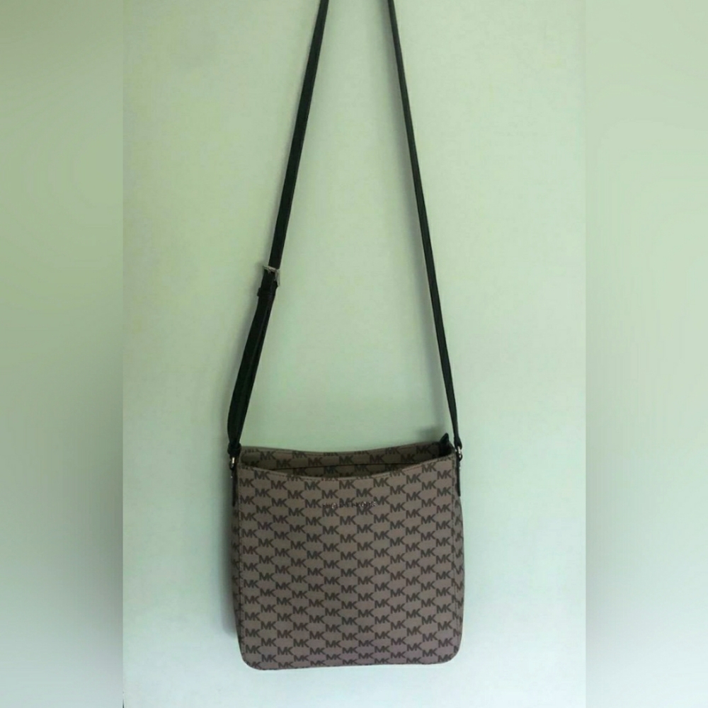 Michael Kors | Jet Set Travel Messenger| Crossbody Bag